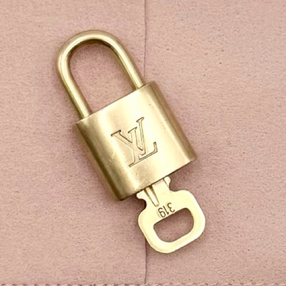 Louis Vuitton Handbags - LV Louis Vuitton Brass Lock and Key Set #319